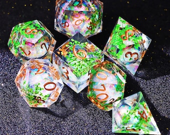 Green Grass Liquid Core DnD-tärningsset för rollspel, slumpmässiga Dungeons and Dragons-tärningsset för DnD-presenter, harts-D och D-tärningsset