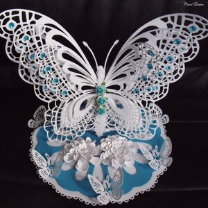 Papillon debout et tapis SVG