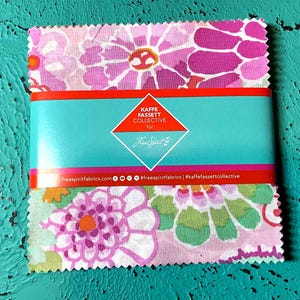 Kaffe Fassett Collective - Classics & Stash in Sorbet 5 Inch Charm Pack - 42 Stück