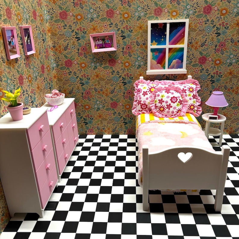 Cama para casa de muñecas - Muebles para muñecas - Elige tus colores - Escala 1:6 imagen 11