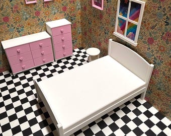 Cama doble para casa de muñecas - Muebles para muñecas - Elige tus colores - Escala 1:6