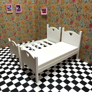 Cama para casa de muñecas - Muebles para muñecas - Elige tus colores - Escala 1:6 imagen 14