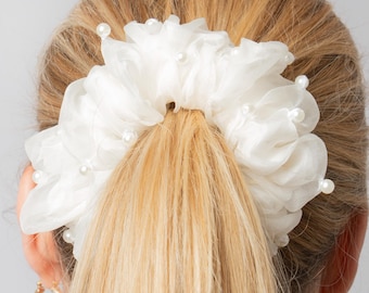 Coletero de organza de seda doble blanca con cuentas para novias, regalo ideal para bodas de verano.