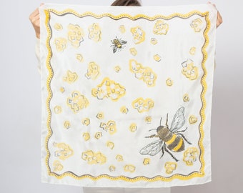 Bufanda de seda amarilla pintada a mano con diseño de abeja de miel, bufanda cuadrada para salvar a las abejas, regalo de abeja de miel de 27 x 27