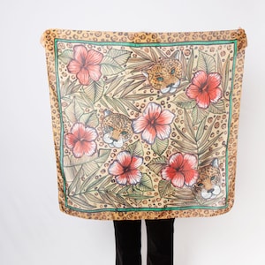 Luipaard sjaal handgeschilderde zijden vierkante sjaal zijden bandana luipaard print bloemen sjaal hibiscus palmbladeren Xmas cadeau luipaard cadeau 34 x 34