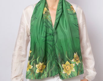 Foulard en soie peint à la main jonquilles Foulard en soie vert écharpe florale printanière cadeau d'anniversaire cadeau fête des mères impression jonquille cadeau d'anniversaire 53 x 14