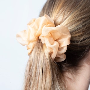 Beige Silk Organza Scrunchie Small Scrunchie 100% Silk Summer Scrunchie Hand Dyed Neutral Scrunchie Hair Accessories Scrunchie Gift for Her