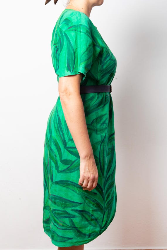 Robe portefeuille en lin verte peinte à la main, robe boutonnée en
