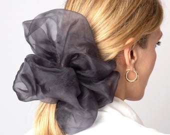 Große dunkelgraue Seide Organza Scrunchie Hand gefärbt Scrunchie Geschenk