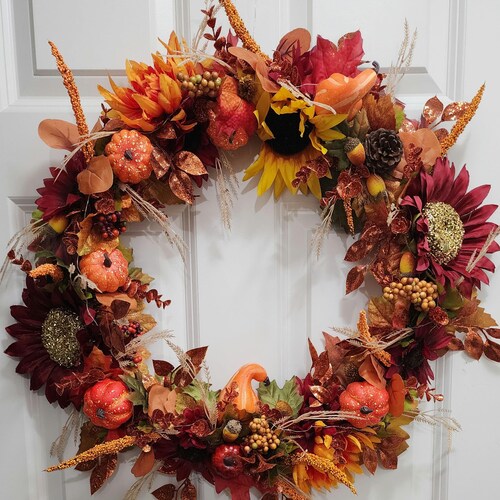 ロマンチックなライトアップリース：「Love in Bloom Luxe Wreath