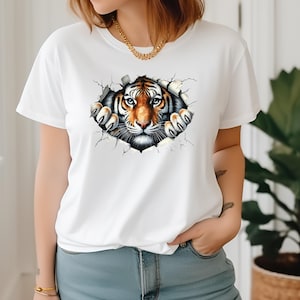 Design de camiseta com rosto de tigre – Garra de tigre feroz PNG – Download digital para sublimação, transferências de calor, gráfico de espírito de time de futebol