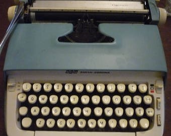 Smith Corona Galaxie typewriter - Portable with hard case - Works great SCM typewriter 1959 - new ribbon - authors writers reporters