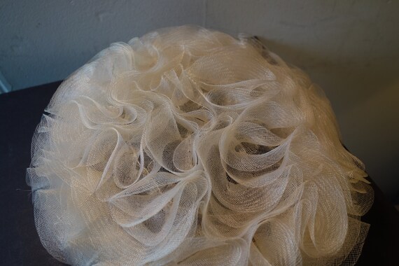 Spring Hat - Cream Color Sculpted Netting 1930s V… - image 4