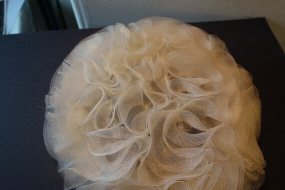 Spring Hat - Cream Color Sculpted Netting 1930s V… - image 5