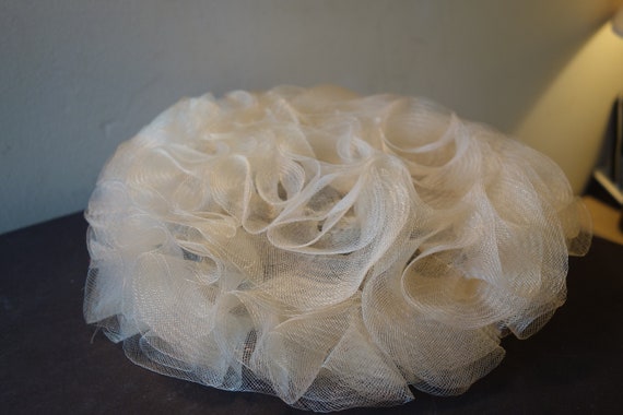 Spring Hat - Cream Color Sculpted Netting 1930s V… - image 3