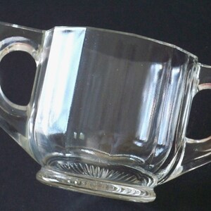 Sugar Bowl -  Depression Glass - Mint Condition - 1930s charm EAPG  great proportions friendly shape