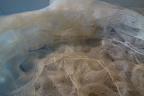 Spring Hat - Cream Color Sculpted Netting 1930s V… - image 9