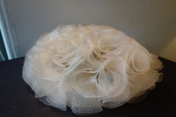 Spring Hat - Cream Color Sculpted Netting 1930s V… - image 1