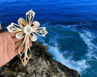 Handgemachte Muschel Kreuz Ornament, Küsten religiöses Geschenk, Valentinstag Geschenk für sie, Strand Dekor, Küsten Dekor, Kreuz Wanddekor