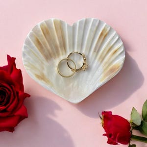 Scallop shell Ring Dish Wedding gift / Heart Shell Ring Dish / Heart Shaped Engagement Gift / Engagement Ring Dish / Jewelry Dish