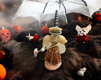 Handmade Seashell Witch Figurine decoration, Coastal Halloween Decor, Halloween witch gift, Witch decoration, Halloween decor, Spooky house