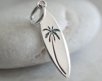 Ciondolo a forma di tavola da surf in argento sterling / Palma incisa, collana da spiaggia