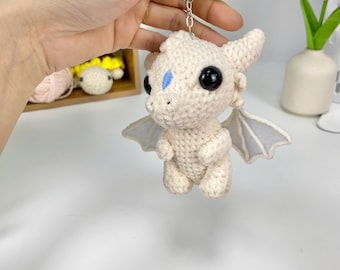 Brelok do kluczy z lodowym smokiem, ręcznie robiony na szydełku lodowy smok, lodowy smok amigurumi, uroczy brelok ze smokiem, zabawka z krainy lodu, niebieskie skrzydła smoka