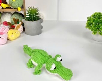 Ręcznie robiony na szydełku mini aligator, szydełkowy gad, miniaturowy aligator amigurumi, słodka zabawka aligator na szydełku, spersonalizowana pluszowa zabawka aligator