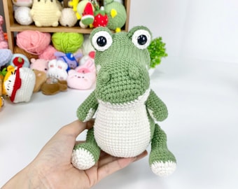 Ręcznie robiony na szydełku aligator, spersonalizowany aligator amigurumi, pluszowy gad szydełkowany, spersonalizowana zabawka aligator, uroczy zielony pluszowy aligator