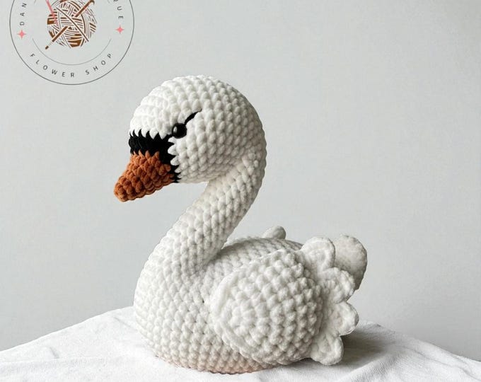 Handgefertigte Häkelarbeit Schwan Plüschtier, Samt Amigurumi Spielzeug, Einfache Häkeltiere, Personalisierte Häkeln Geschenk