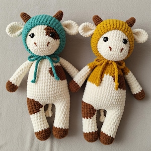 Handgemachtes stehendes Kuh-Plüschgeschenk, gehäkeltes gefülltes Kuhspielzeug mit Hut, niedliches Amigurumi-Farmtier, weiche Kuh-Puppe für Kinder