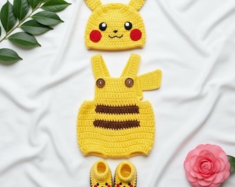 Handgjord Pikachu-inspirerad babyvirkad outfit – Gul body, mössa och skor | babykläder