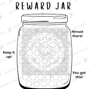 Puede incluir: Tarro de recompensa imprimible en blanco y negro con 100 círculos para colorear. El tarro tiene una tapa y una etiqueta que dice "Tarro de recompensa". El texto "¡Sigue así!" está en el lado izquierdo del tarro. El texto "¡Casi!" está en el lado derecho del tarro. El texto "¡Lo tienes!" está en el lado derecho del tarro. El texto "Recompensa cuando esté lleno" está en la parte inferior del tarro.