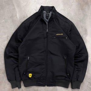 Adidas Originals svart vindjacka | Gul sköldlogotyp, storlek M passform L