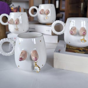 Handgefertigte Brust Tasse aus Keramik: Lustige Kaffeetasse mit Charm