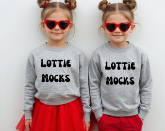 Sibling Mockup, Valentinstag Passendes Sweatshirt Sibling Mockup, graues Sweatshirt