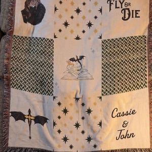 Personlig fjärde vingefilt, Anpassade parnamn, Fly or Die-pläd, Bokliknande present till henne,