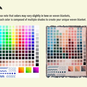 Op de afbeelding: Een geweven deken met een kleurenpaletontwerp. De deken heeft een raster van verschillende kleuren, waaronder blauw, groen, roze en bruin. De tekst vermeldt dat kleuren enigszins kunnen vari&euml;ren op geweven dekens.