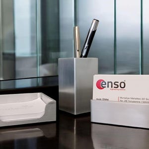 Stifthalter & Visitenkartenhalter Set - Stilvolle Note für Ihren Arbeitsplatz - Handgefertigtes Schreibtischzubehör aus Aluminium