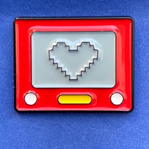 Anstecknadel „Etch A Sketch“ Retro Spielzeug 1960 1970 1980 1990 Anstecker Anstecknadel Kindheit Memory Pins Geschenk für Ihn Vatertag Geschenk für Papa Ihn