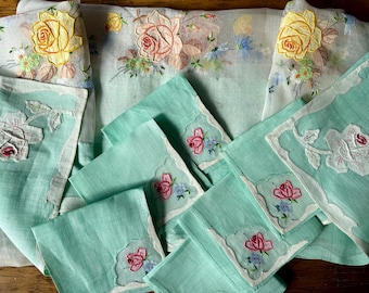 C1950s Hand Embroidered & Appliquéd Organza Tablecloth and 6 Napkins