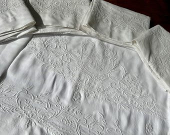 Antik king size italiensk handbroderad arvegods från 1920-talet | Överlakan | 4 stora örngott