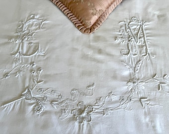 Antieke Franse katoenen lakensloop met monogram uit circa 1910 | Kanten afwerking