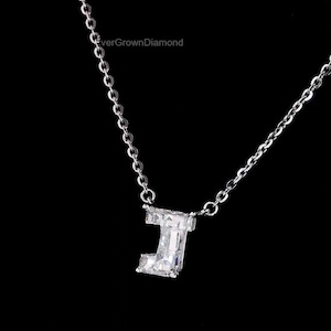 Colar com pingente de diamante em formato J | Ouro branco sólido 18K e pingente de diamante cultivado em laboratório | Peça de presente única e elegante para ela