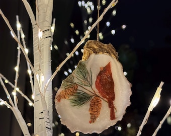 Adorno navideño de concha de ostra con decoupage