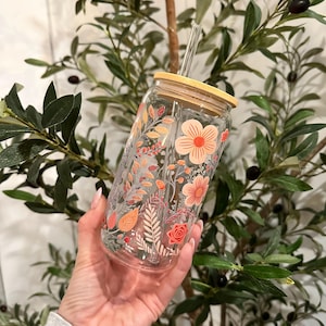 Vaso de vidrio floral con pajita y tapa de bambú (16 oz)