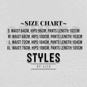 Baggy Cargo Pants | Streetwear Women Jeans | Wide Leg Style | Oversized Loose Pants
.
Women’s oversized cargo pants with wide-leg fit, buckle strap accents, zipper details, and multiple pockets styled in a Y2K streetwear look.