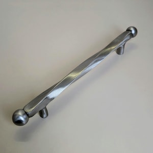 Raw Iron Twisted Cabinet Handle: Rustic Kitchen & Wardrobe Pull