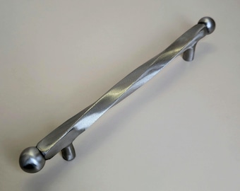 Raw Iron Twisted Cabinet Handle: Rustic Kitchen & Wardrobe Pull