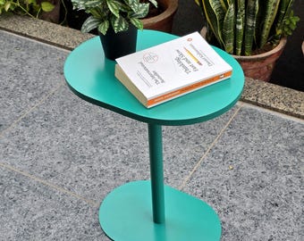 Handgefertigter Metall-Beistelltisch: Runder Getränketisch, Indoor Outdoor